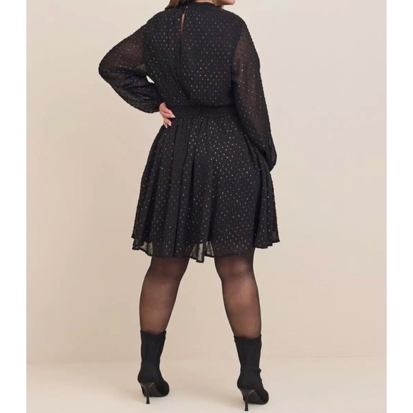 Size 3 (22-24) Torrid Black Mini Clip Dot Blouson Sleeve Dress - Picture 3 of 8